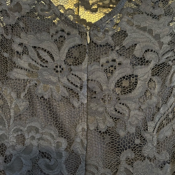 Elegant Blue Lace Dress - Picture 4 of 6